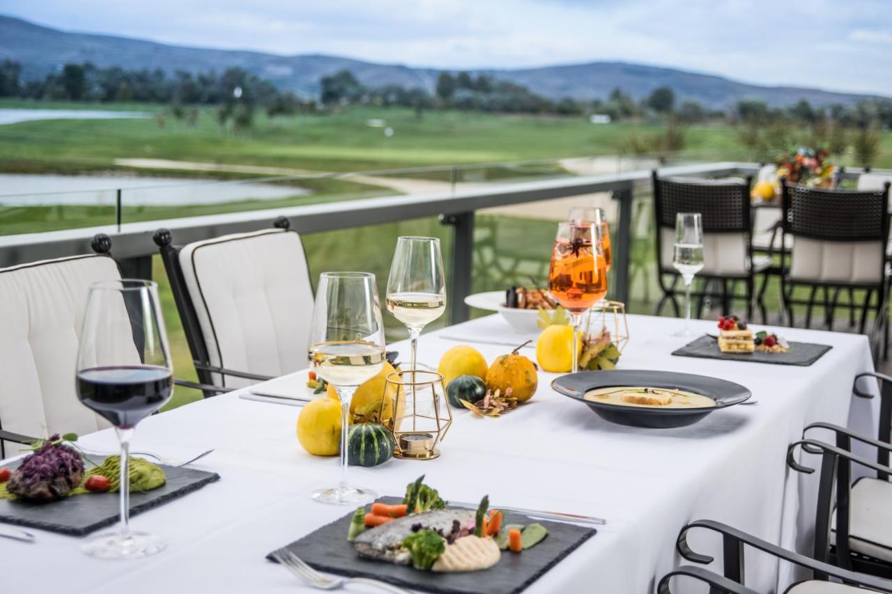 Theodora Golf Club Hotel Alba Iulia Exterior foto