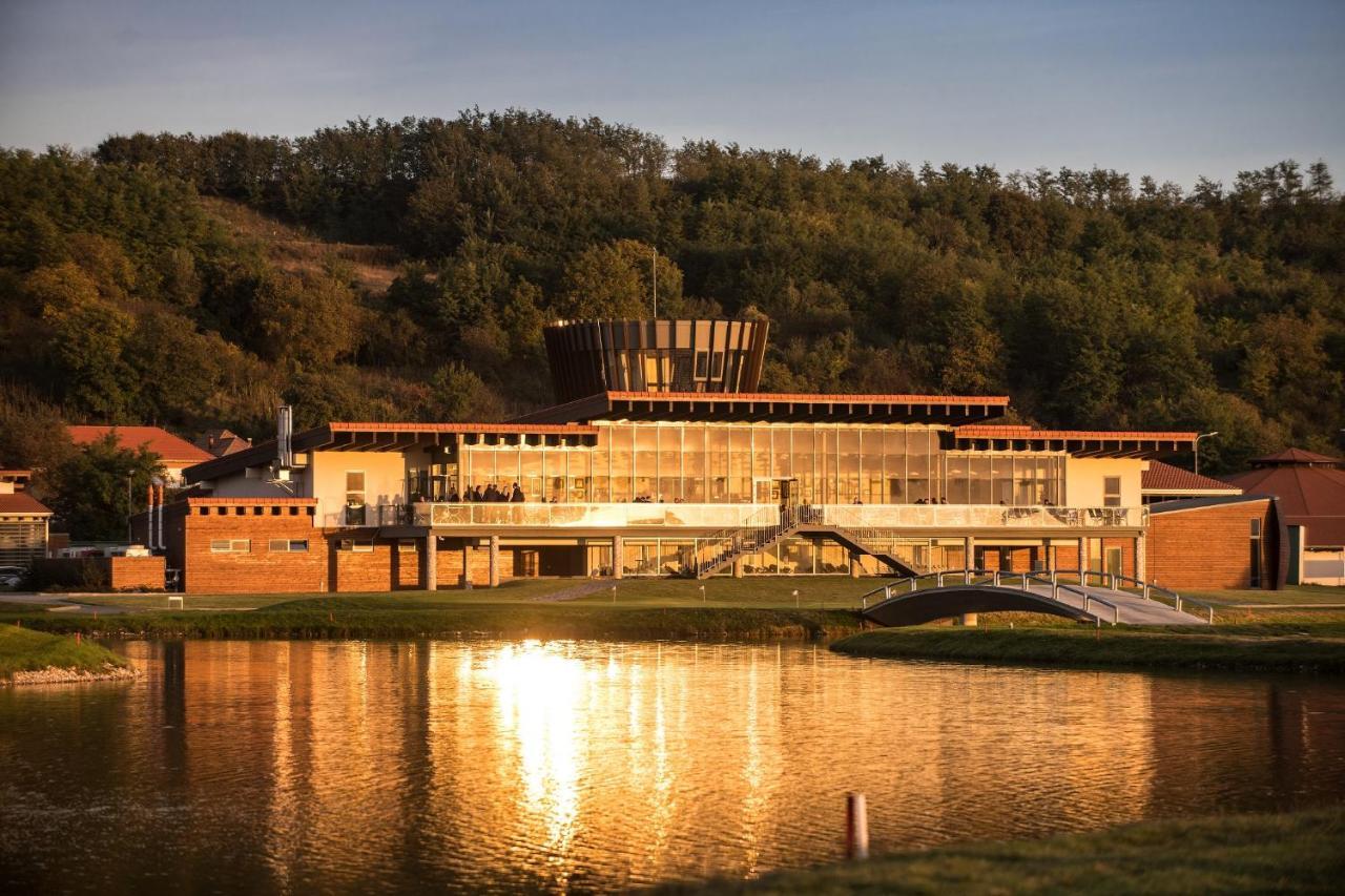 Theodora Golf Club Hotel Alba Iulia Exterior foto