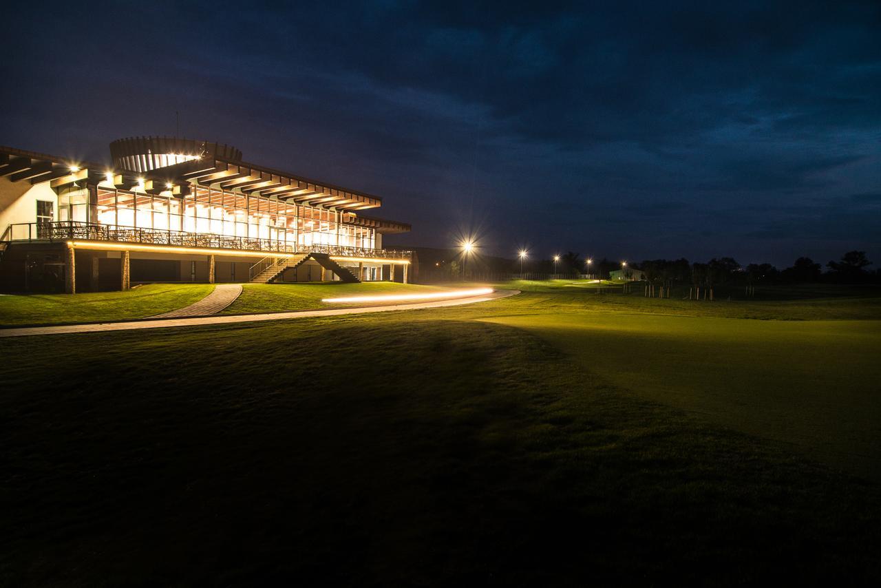 Theodora Golf Club Hotel Alba Iulia Exterior foto