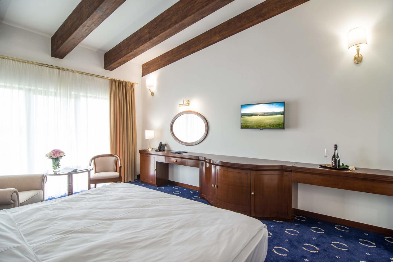 Theodora Golf Club Hotel Alba Iulia Exterior foto