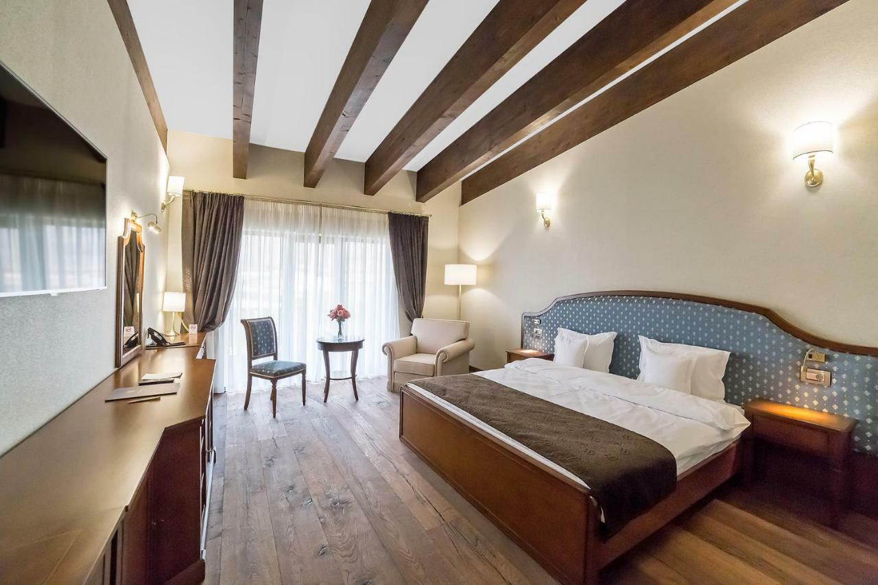 Theodora Golf Club Hotel Alba Iulia Exterior foto